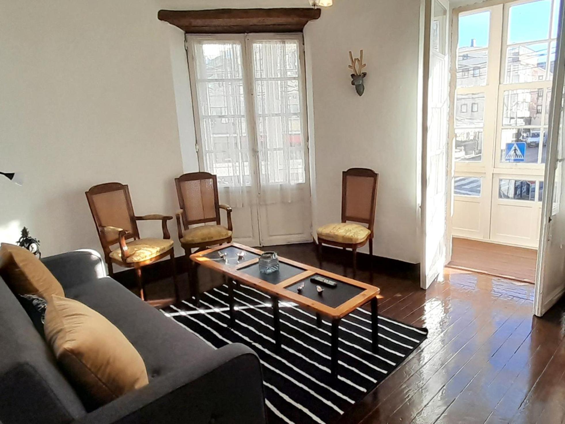 Piso Centrico Amplio, Luminoso, En Casa De Piedra Apartment กีตีริซ ภายนอก รูปภาพ