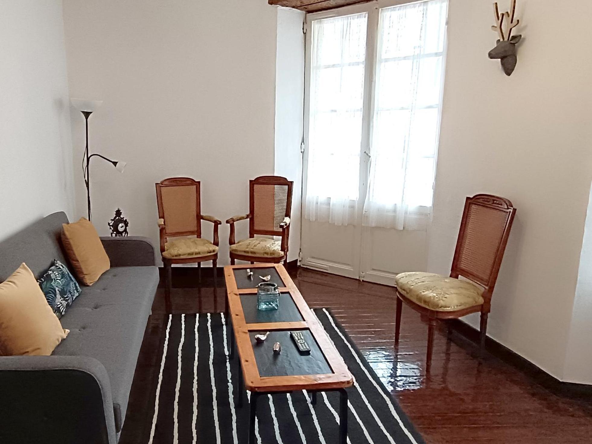 Piso Centrico Amplio, Luminoso, En Casa De Piedra Apartment กีตีริซ ภายนอก รูปภาพ